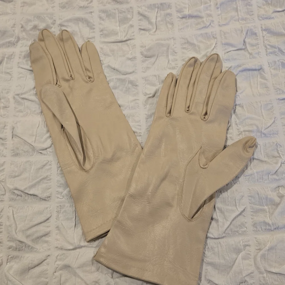 🤎 Vintage Van Raalte Tan Gloves – Size 7.5, Med-Large – Made in USA